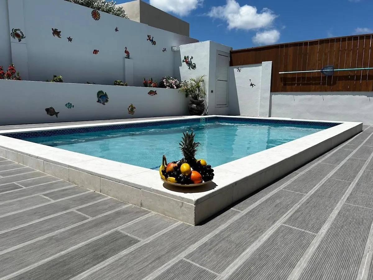Caribbean Breeze-4 Bedroom 4 Ensuite Bathrooms Oranjestad