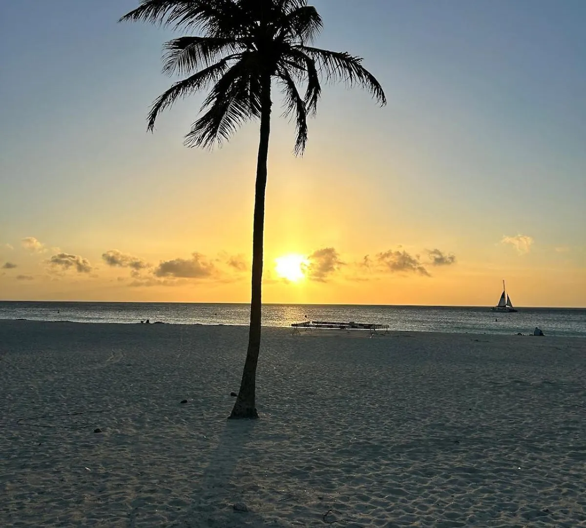 Caribbean Breeze-4 Bedroom 4 Ensuite Bathrooms Oranjestad Vila