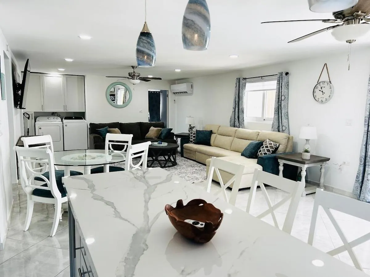 Caribbean Breeze-4 Bedroom 4 Ensuite Bathrooms Oranjestad