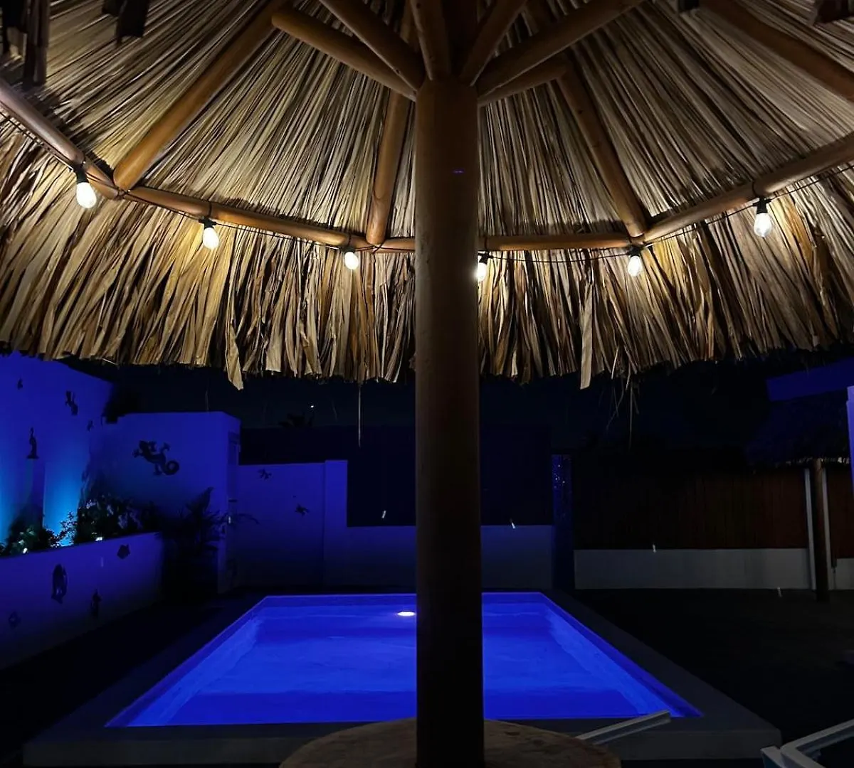 Caribbean Breeze-4 Bedroom 4 Ensuite Bathrooms Oranjestad