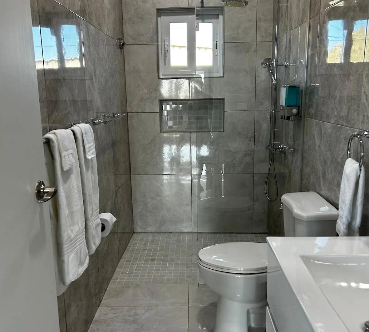 Caribbean Breeze-4 Bedroom 4 Ensuite Bathrooms اورانجستاد 0*,  أروبا